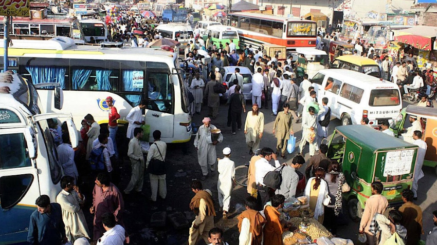 Karachi commuters urge the government to reduce bus and ride-hailing fares. File photo