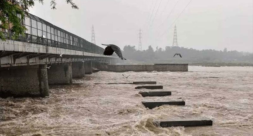 Pakistan braces for Chenab flood with high alert in Punjab after Salal Dam move. File photo