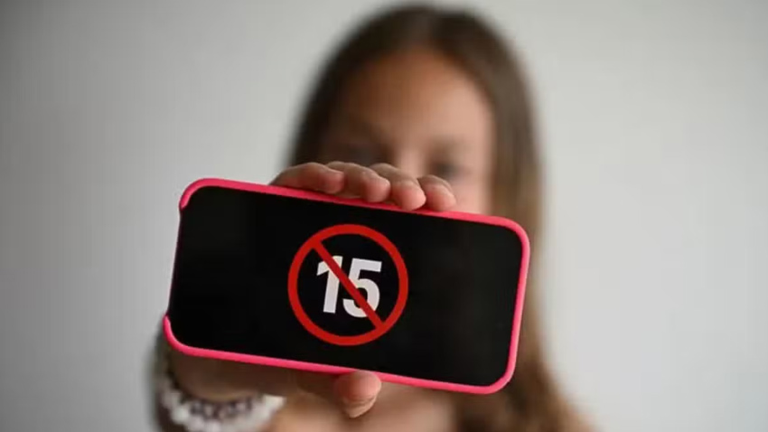 France has approved a law banning social media for children under 15. File photo