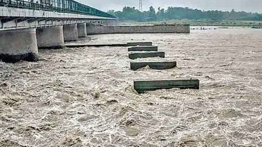 Rising water levels in the Chenab and Ravi rivers. File photo