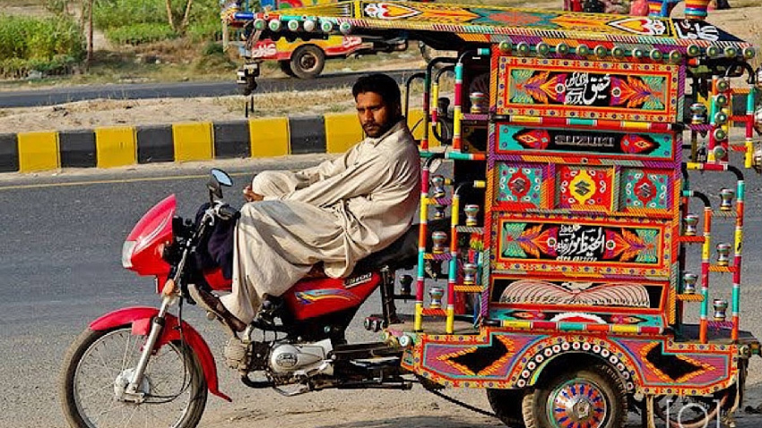 Entry of unregistered Qingqi rickshaws and loaders is banned. File photo