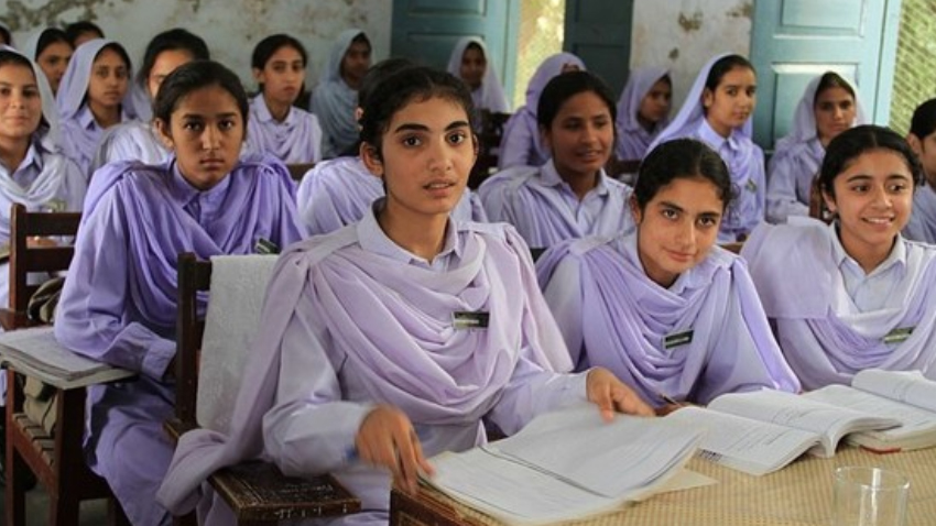 Students can apply for college admissions online. File photo