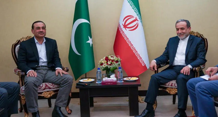 Pakistan Army Chief Asim Munir and Iran FM Abbas Araghchi meet amid US peace talks.