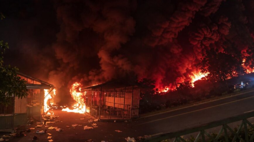 Islamabad H-9 Sunday Bazaar hit by fire. File photo