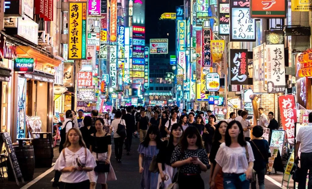 Japanese night life in tourist spots
