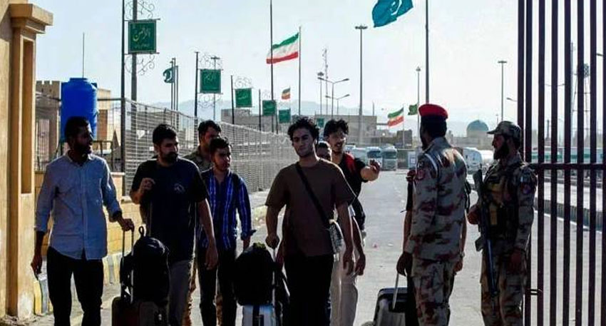 Pakistanis return from Iran