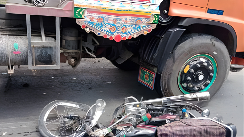 Karachi: Tanker hits motorbike, one dead and three injured