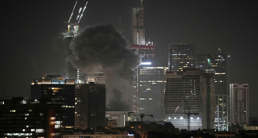 Iran launches missile attacks on Tel Aviv