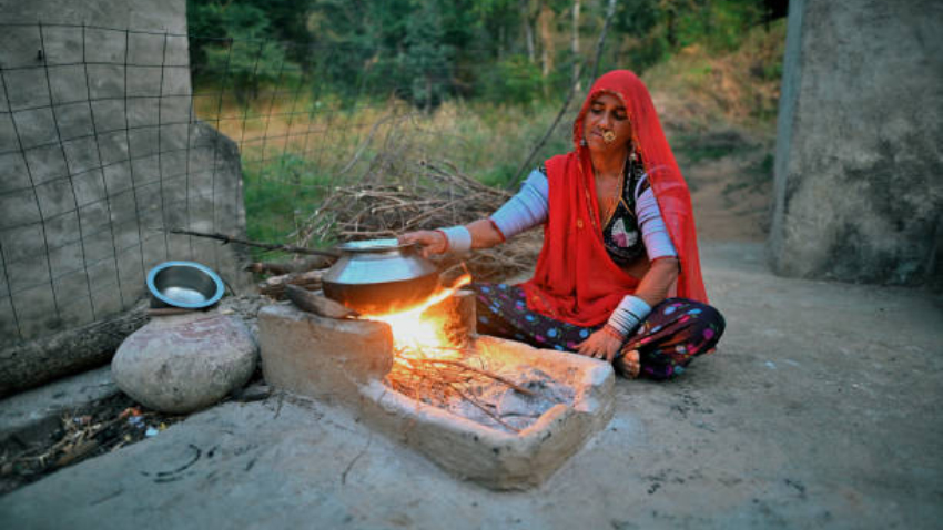 Women cooking. File photo