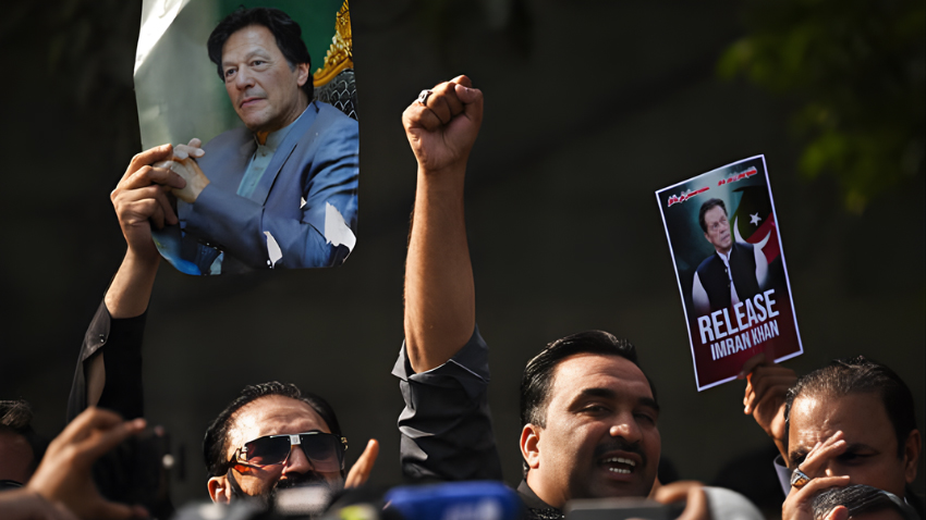 People protesting for Imran Khan. File Photo