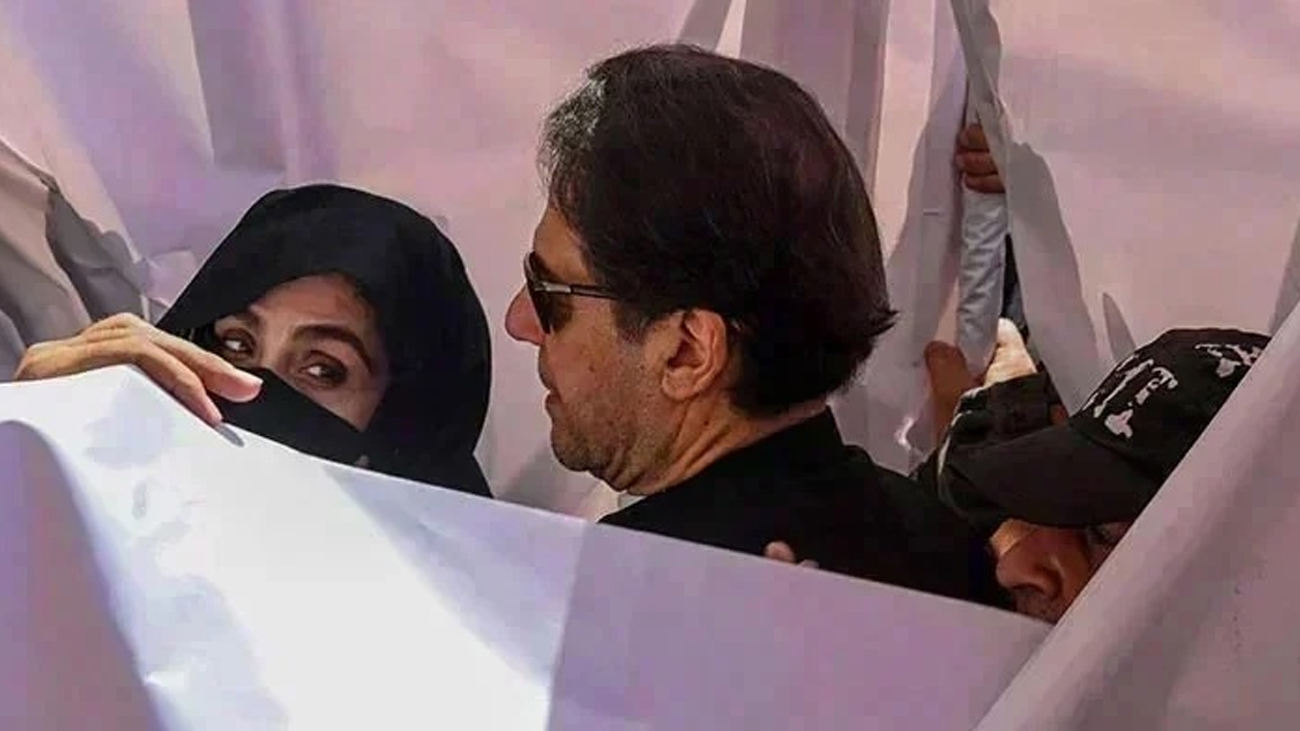 PTI founder Imran Khan and Bushra Bibi. File Photo