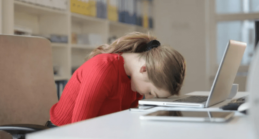 Health experts say balanced screen use can help reduce digital fatigue and improve well-being.