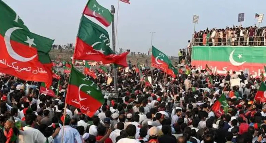 PTI long march faces government warning as talks fail over terrorism. File photo
