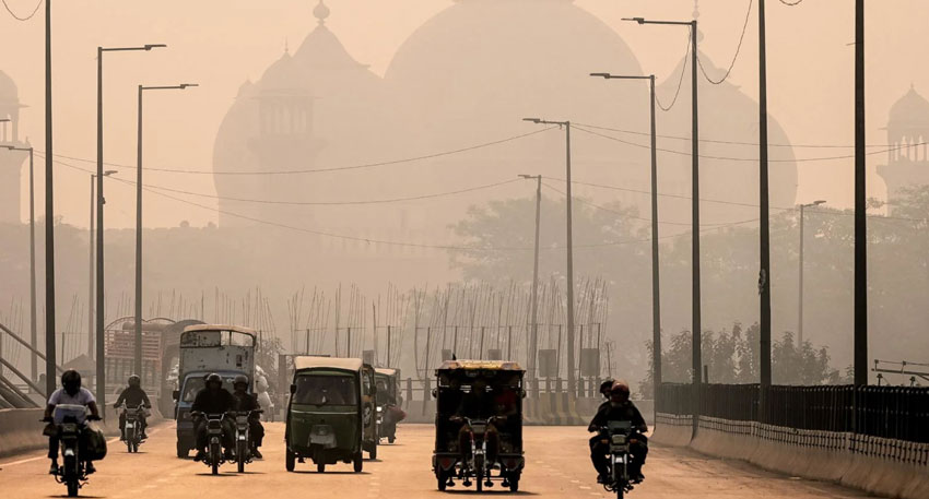 Lahore air pollution reaches hazardous levels as Punjab steps up anti-smog action. File photo