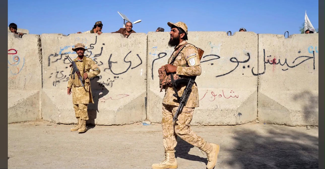 Pakistan Army strikes Afghan Taliban positions in response to border attack. File photo