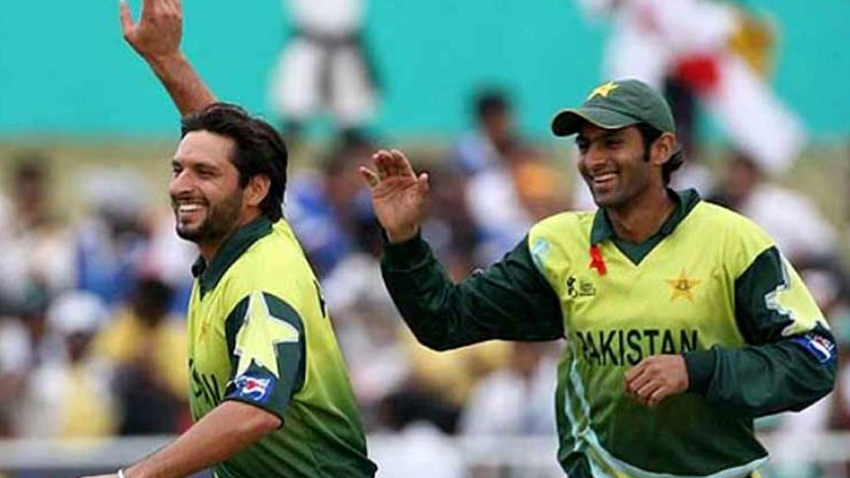 Shahid Afridi and Shoaib Malik question the PCB’s decision to drop seven players. File photo