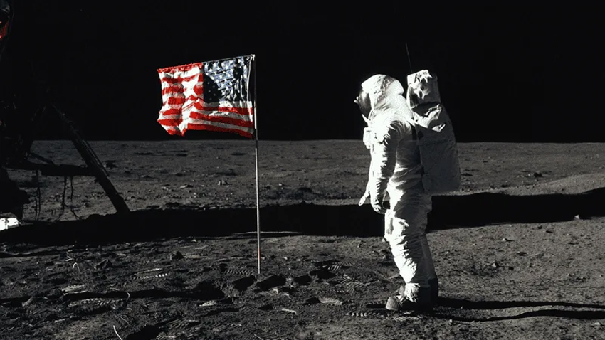 Trump claims US owns the moon connects to territorial posts on the Strait of Hormuz. File photo