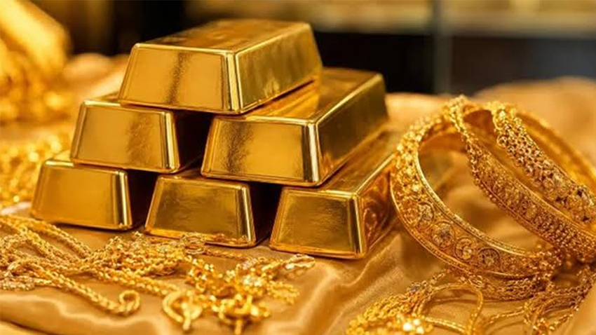Gold price in Pakistan drops by Rs3,800, bringing per tola rate to Rs453,436. File photo